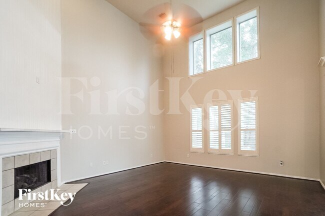 Foto del edificio - 11511 Maple Falls Dr