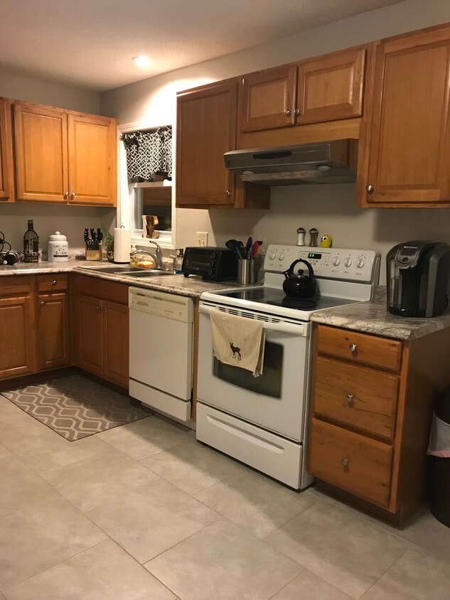 32 Essex St, Ludlow, MA 01056 Townhome Rentals in Ludlow MA