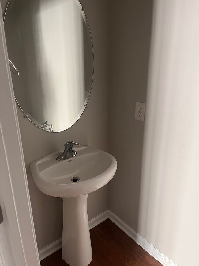 Foto del edificio - Spacious 2BR/3BA Townhome in Rennaisance Park near Downtown Raleigh