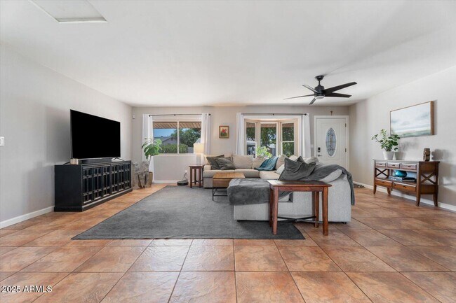 Foto del edificio - 2116 W Garden Dr