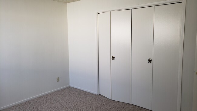Building Photo - 433 S Palm Dr