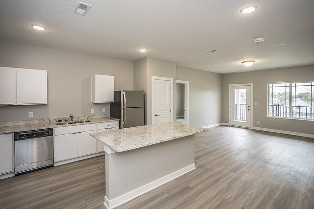 Building Photo - Holcomb Place