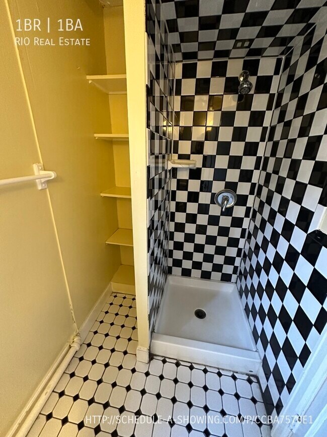 Foto del edificio - First Floor Corner 1BR Apartment in Cap Hill!