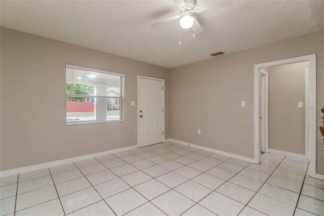 Foto del edificio - 6813 N 14th St
