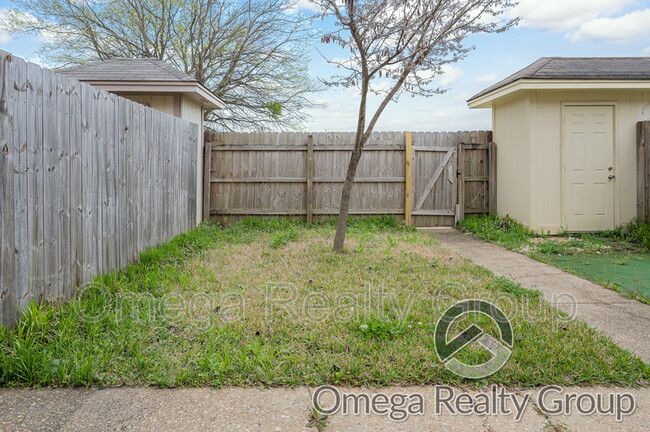 Building Photo - 6616 E Aberdeen Dr