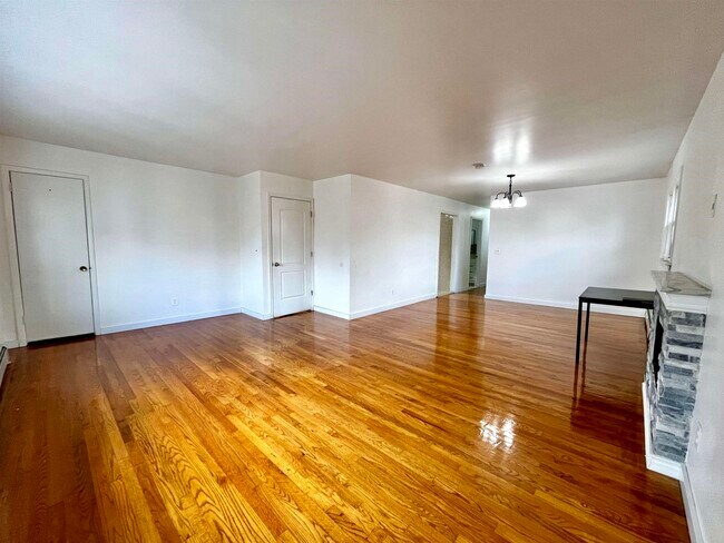 Foto del edificio - 6401 Granton Ave