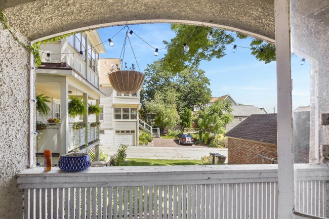 Building Photo - 933 Spaight St