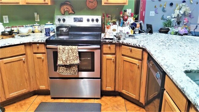 Foto del edificio - 300 Edmund Ave