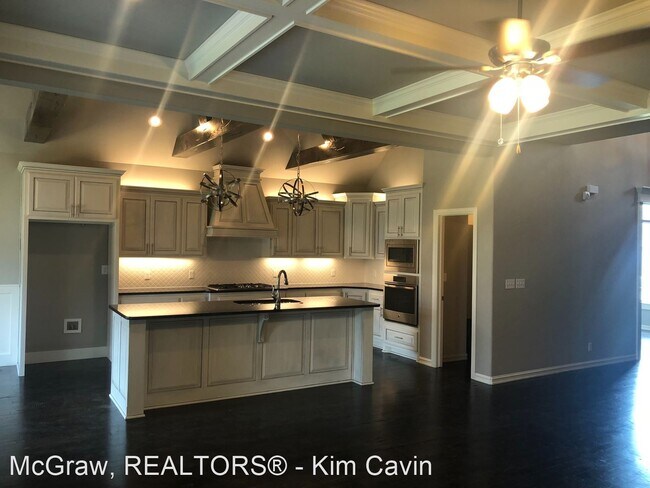 Building Photo - 4 br, 3 bath House - 437 E. 130th St. S.