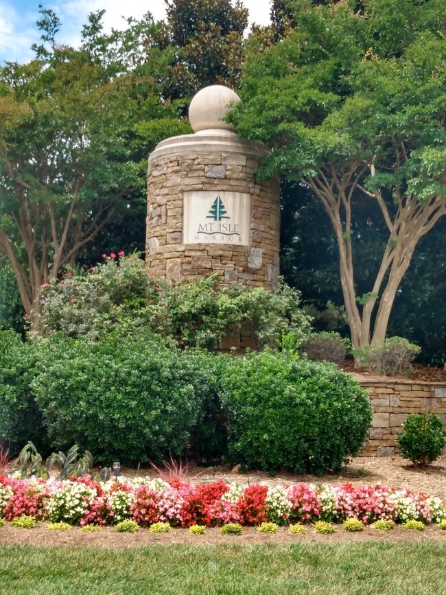 Building Photo - 2036 Mountain Park Dr