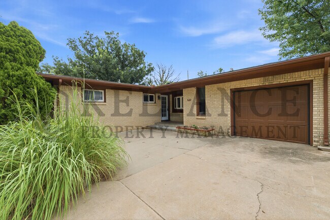 Foto del edificio - 9923 W Binter Ln