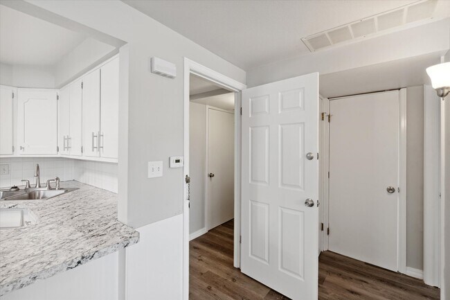 Foto del edificio - 3145 Sherbrooke Rd