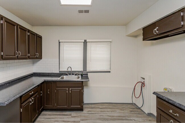 Foto del edificio - 423 Langdon St