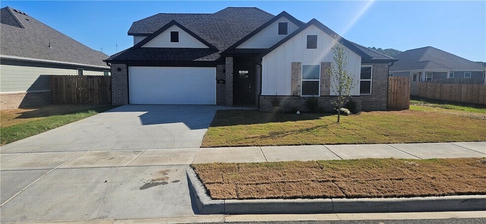 Primary Photo - 516 S Benchmark Ln