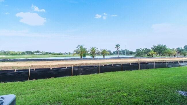 Foto del edificio - Beautiful 3 Bed / 2.5 Bath Townhome in Dav...