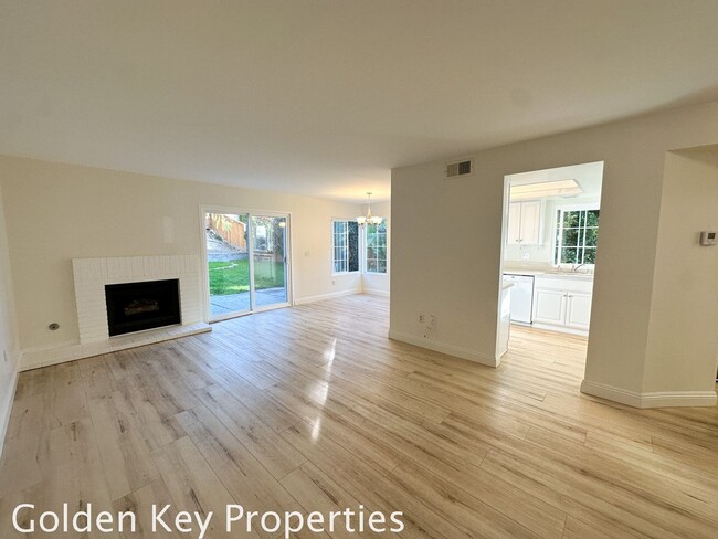 Building Photo - Spacious remodeled townhome in The Cape at...