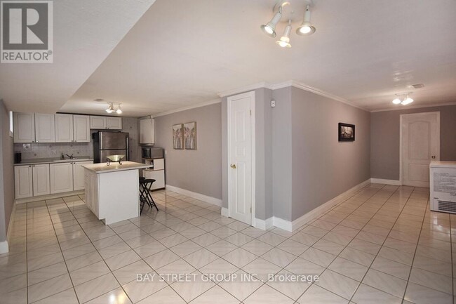 Building Photo - 10 Coral Harbour Crescent