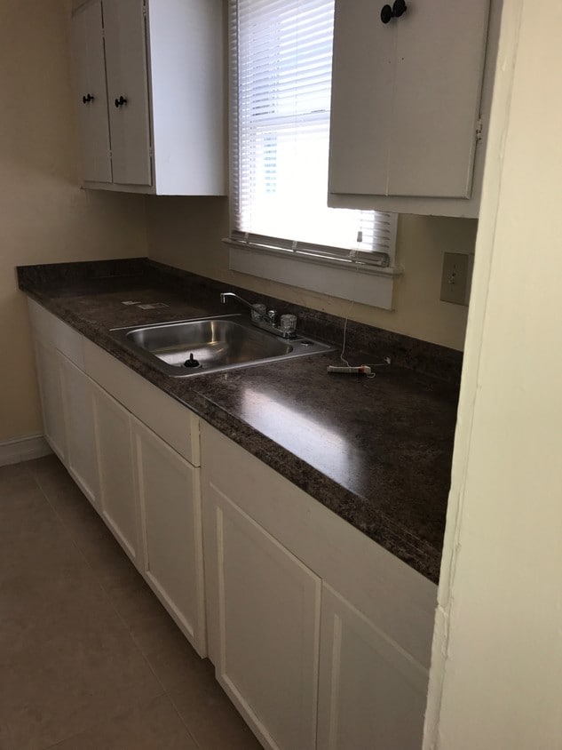 Building Photo - 600 49th St