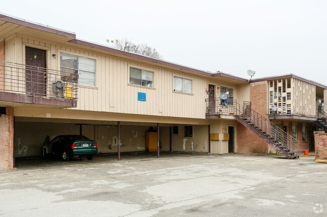 Building Photo - Globe Apartments