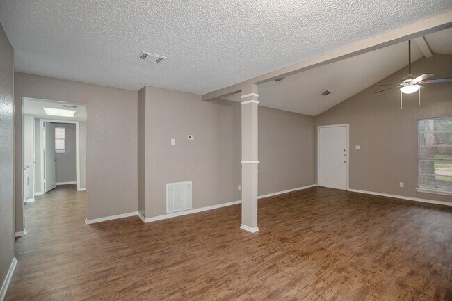 Building Photo - 21039 Settlers Valley Dr