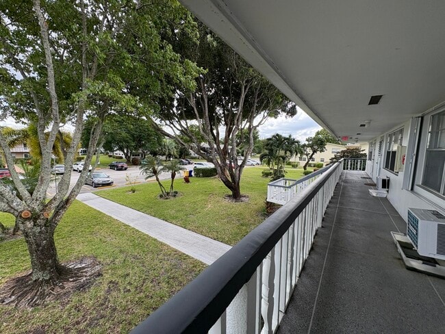 Foto del edificio - 348 Windsor O