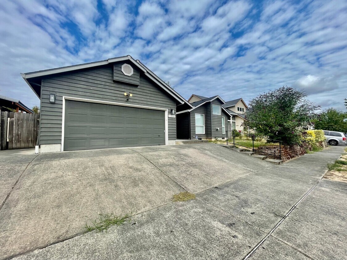 Primary Photo - Beautifully Remodeled 3bd/2bath Hillsboro ...