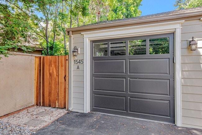 Building Photo - 1545 Laurel Pl