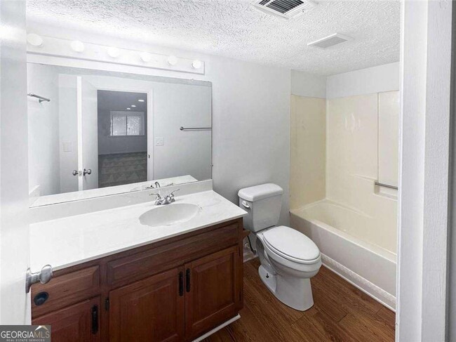 Building Photo - 6800 Brookwood Ct