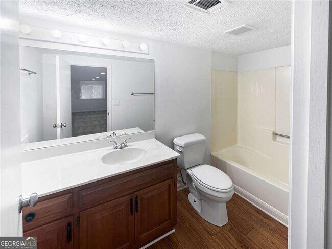 Foto del edificio - 6800 Brookwood Ct