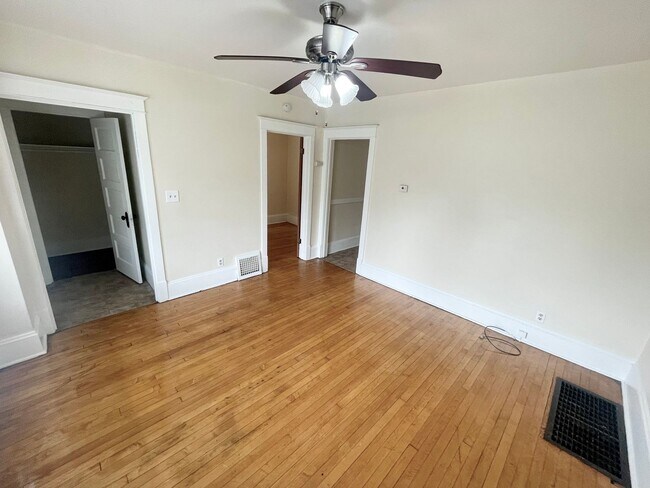 Building Photo - 2653 S 15th Pl
