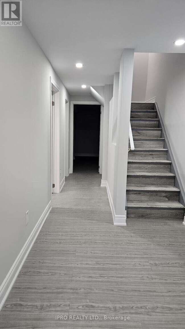 Building Photo - 5265 Springbok Crescent