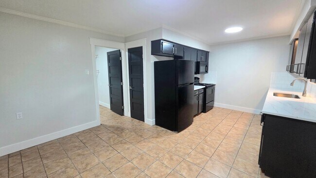 Foto del edificio - 411 Woodcrest Way