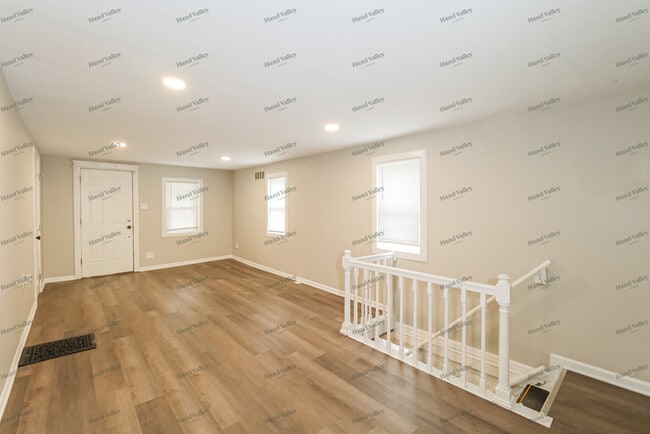 Building Photo - 9142 E Shope Ave