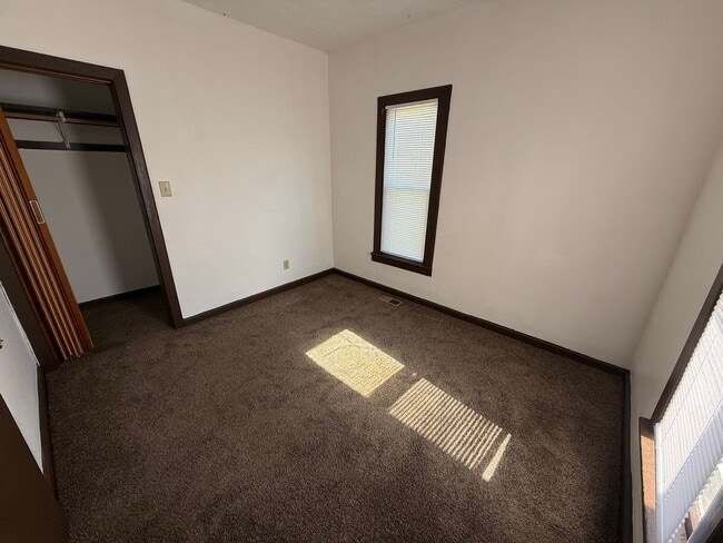 Building Photo - 3 Bedroom, 1 Bathroom House