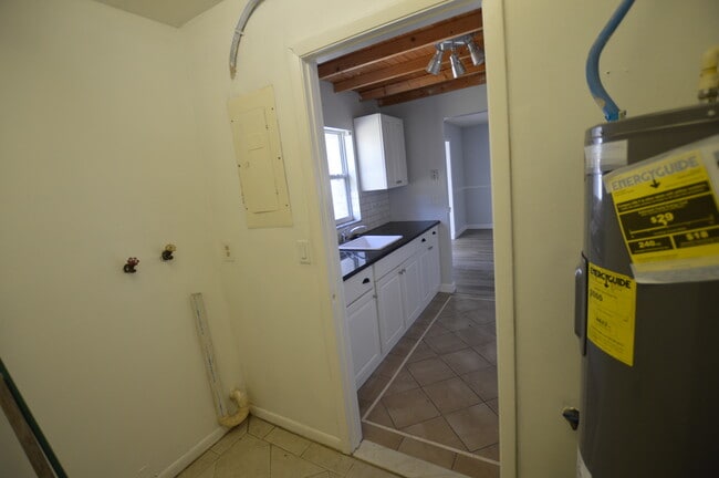 Building Photo - 4516 Kirkland Ave