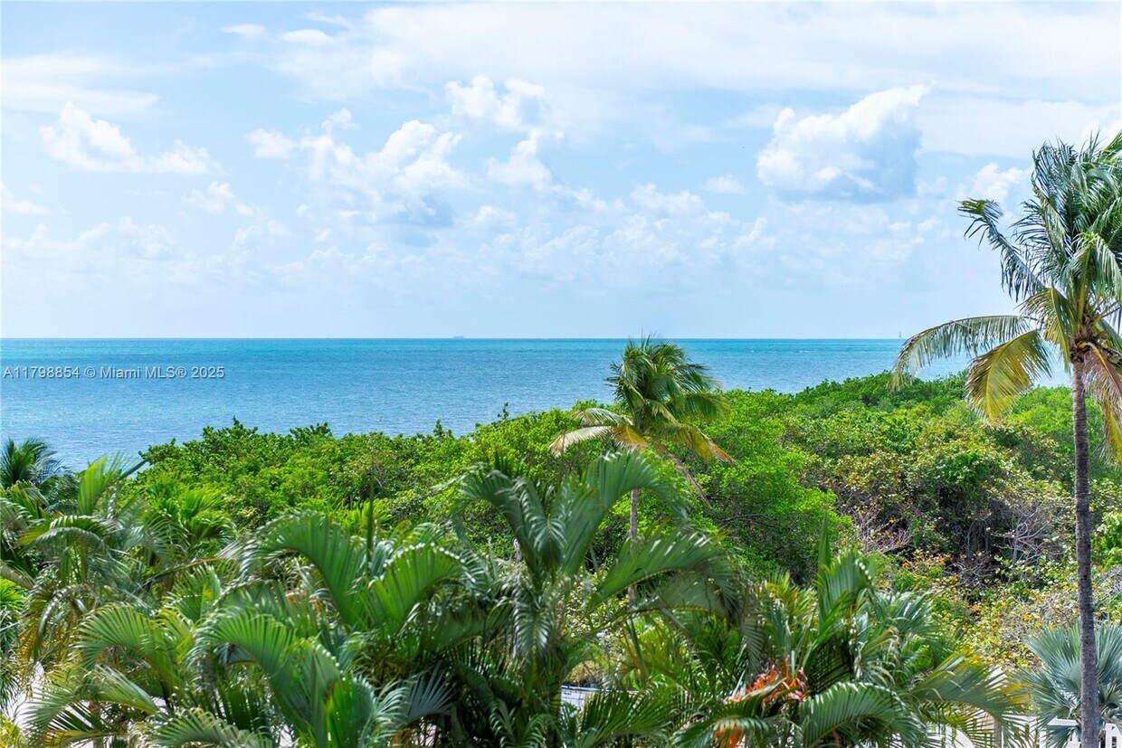 Foto principal - 1111 Crandon Blvd