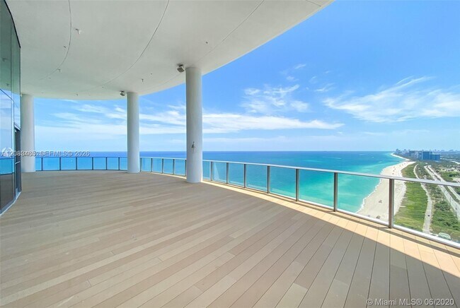 Foto del edificio - 15701 Collins Ave