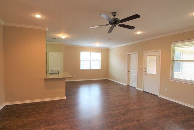 Foto del edificio - Coming Soon! Gorgeous 3 Bedroom Home in Th...