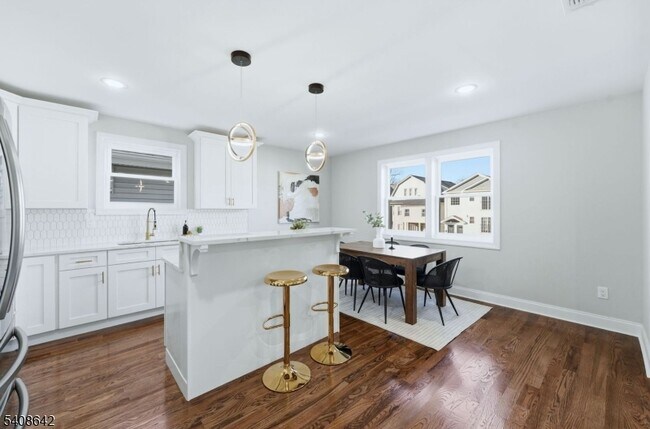 Building Photo - 46 Eppirt St