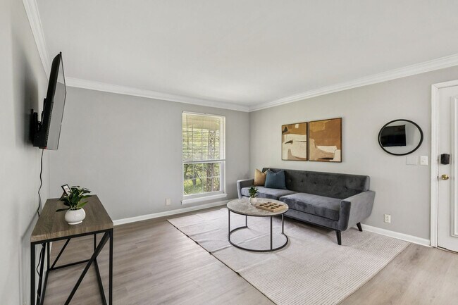 Foto del edificio - 400 Adamwood Dr