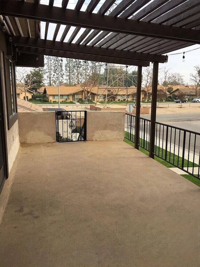 Building Photo - 3333 El Encanto Ct