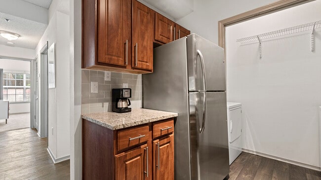 Building Photo - z-121625-Perimeter Circle