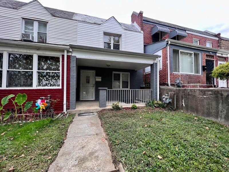 Foto principal - 312 35th St NE