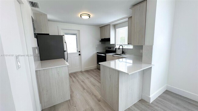 Building Photo - 2240 SW 16th Ct