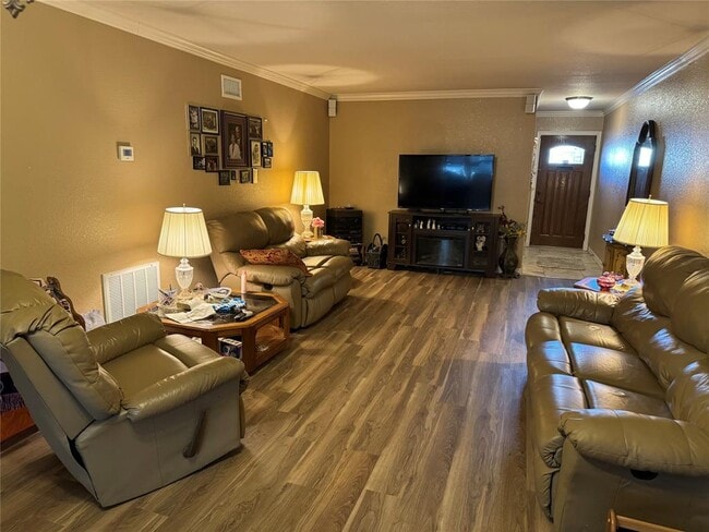 Building Photo - 310 E Calhoun St