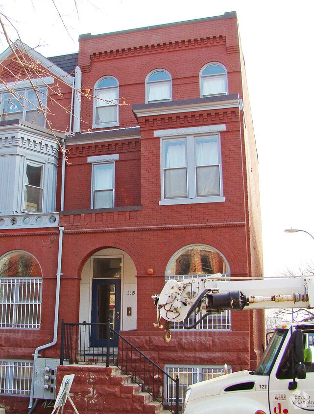 Primary Photo - 2519 University Pl NW