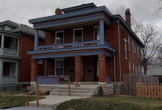 Building Photo - 1704 Oak St