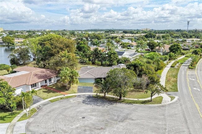 Building Photo - 16770 Lakeview Ct