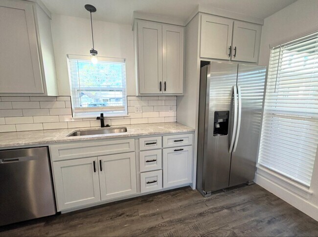 Foto del edificio - 3 Bedroom 2 Bathroom Home for Rent