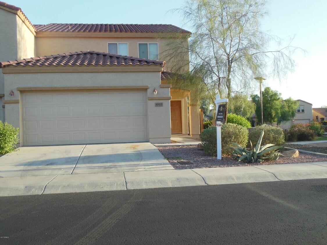 Primary Photo - 8813 W Dahlia Dr
